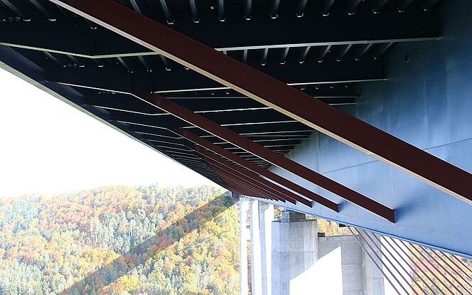 Aufnahme der Brückenkonstruktion der Autobahnbrücke in Weitingen