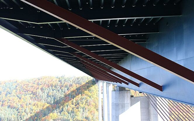 Detail der Autobahnbrücke Weitungen Aufnahme der Brückenkonstruktion der Autobahnbrücke in Weitingen